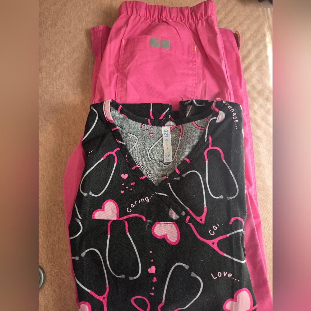Black and Pink Heart Print Scrub Top and Pants Set Top XS Med Couture Pants S